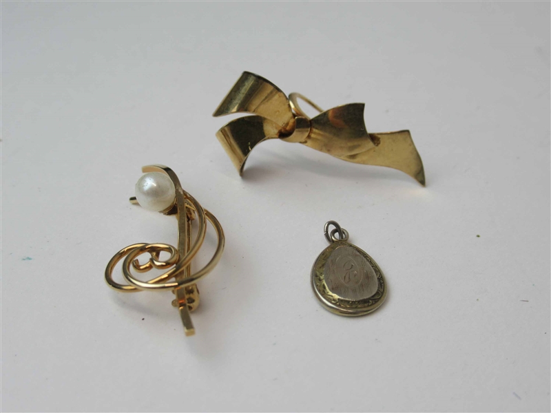 Tiffany & Company 14kt Gold Ribbon Earring