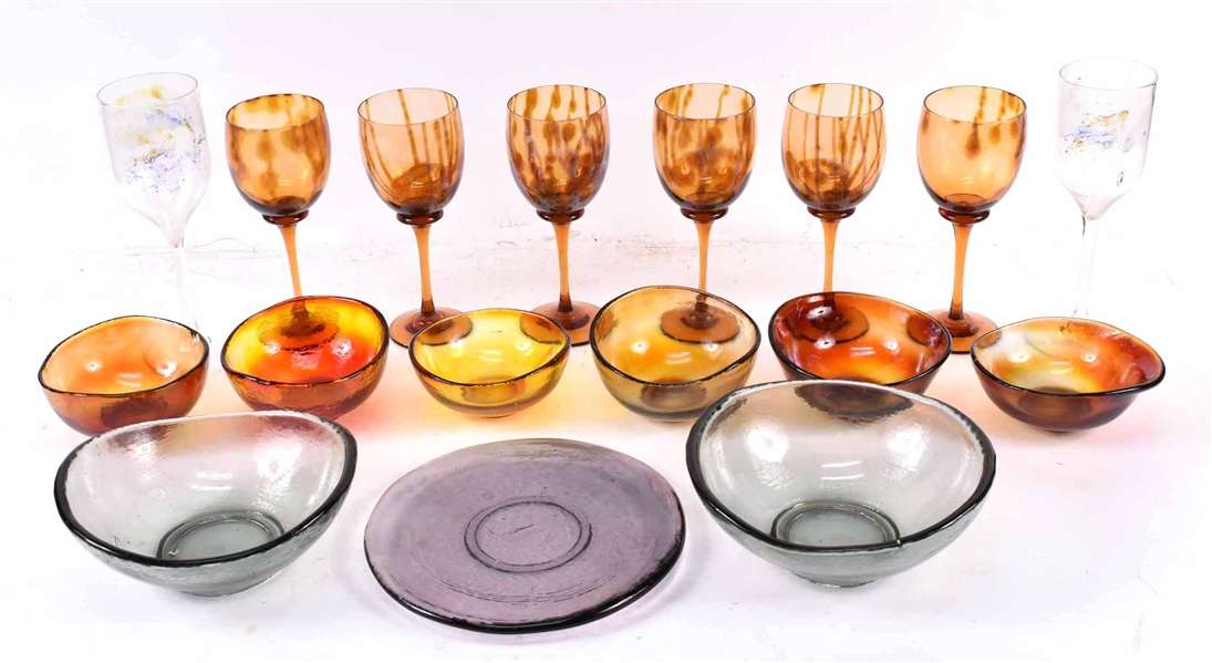 Group Gilmor Art Glass Articles