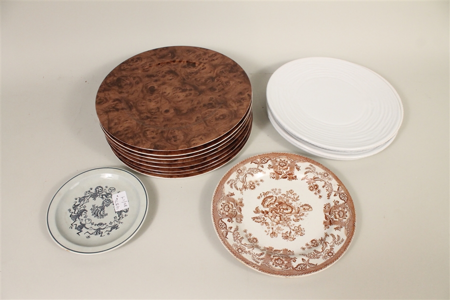 Eight Villeroy and Boch Walnut Porcelain Plates