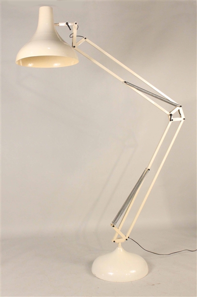 Muno Giant White-Painted Articulated Floor Lamp