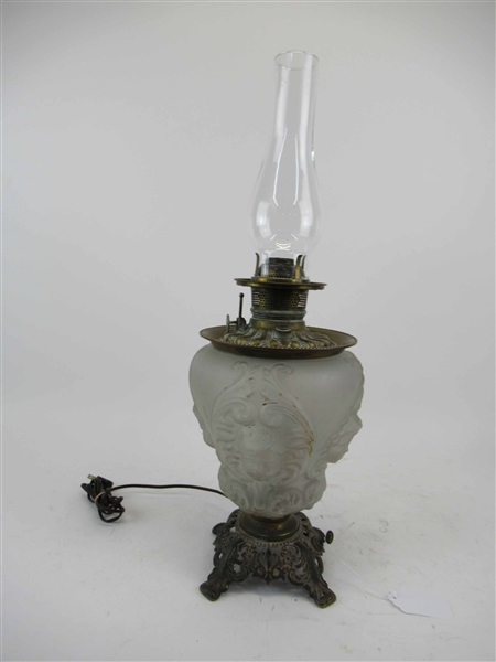 Victorian Frosted Cherub Table Lamp 