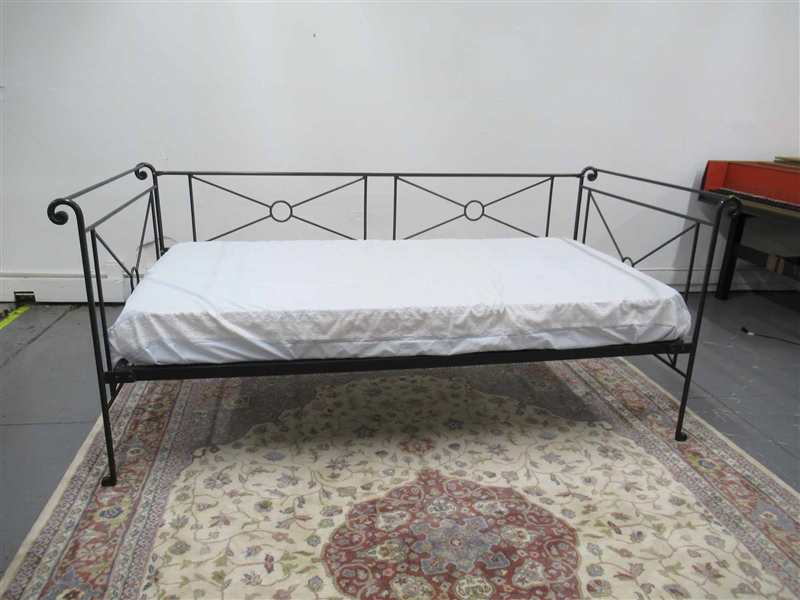 Sleigh Form Metal Day Bed