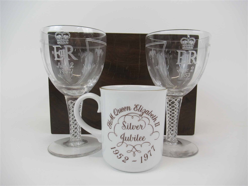 H M Queen Elizabeth II Silver Jubilee Mug