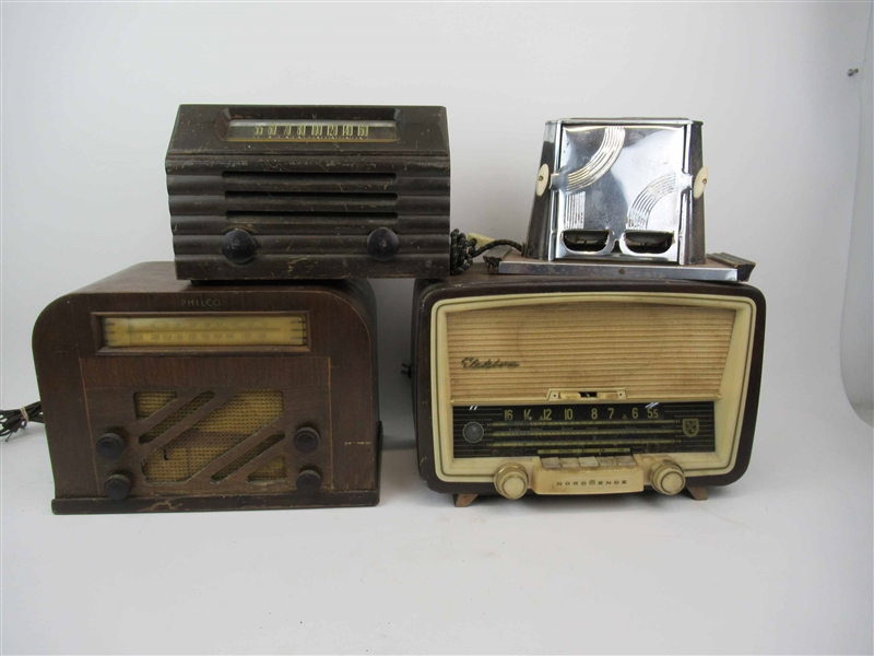 Group of Vintage Assorted Tabletop Radios