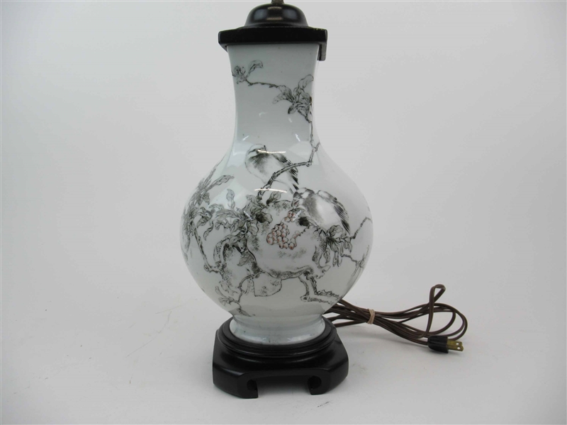 Chinese Style Black and White Lamp