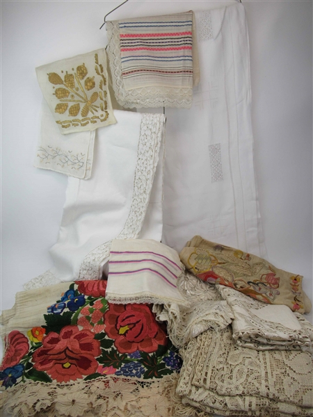 Group of Assorted Vintage Table Linens