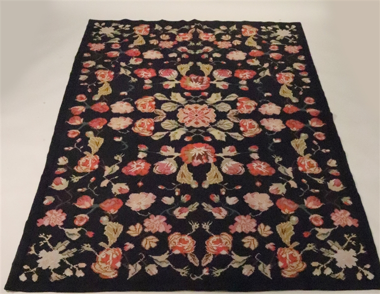 Contemporary Floral-Decorated Hooked Rug
