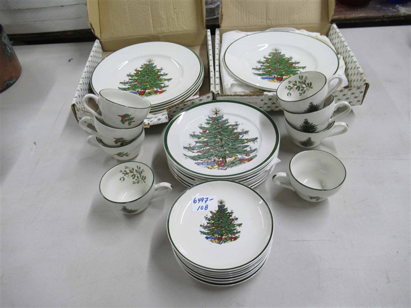 Group of Assorted Christmas Table Articles
