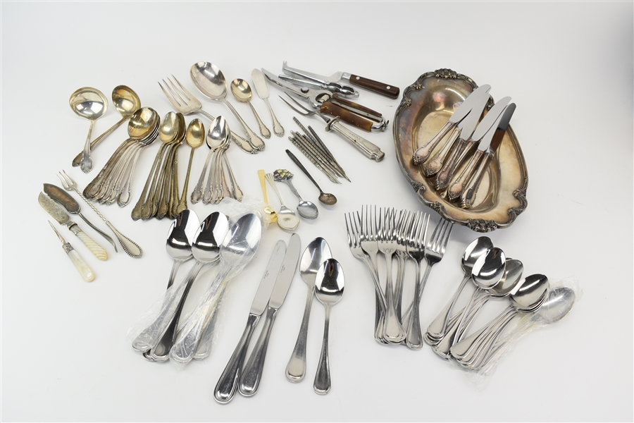 32 Pieces of Rogers Brothers Remembrance Flatware
