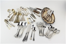 32 Pieces of Rogers Brothers Remembrance Flatware