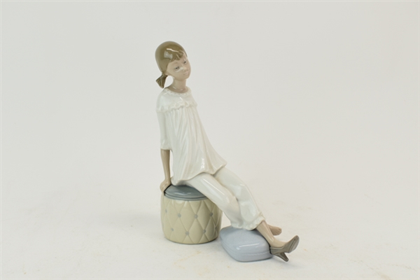 Lladro Girl Dressing With Mothers Shoe 