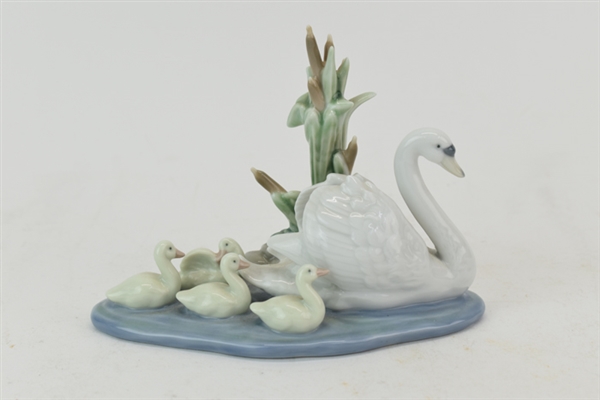 Lladro White Swan Figurine