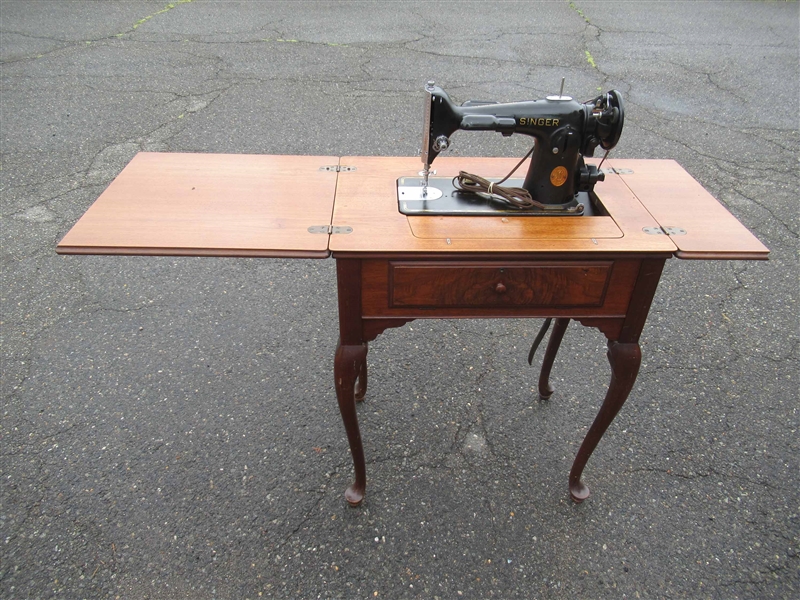 Vintage Singer Sewing Machine with Wooden Case