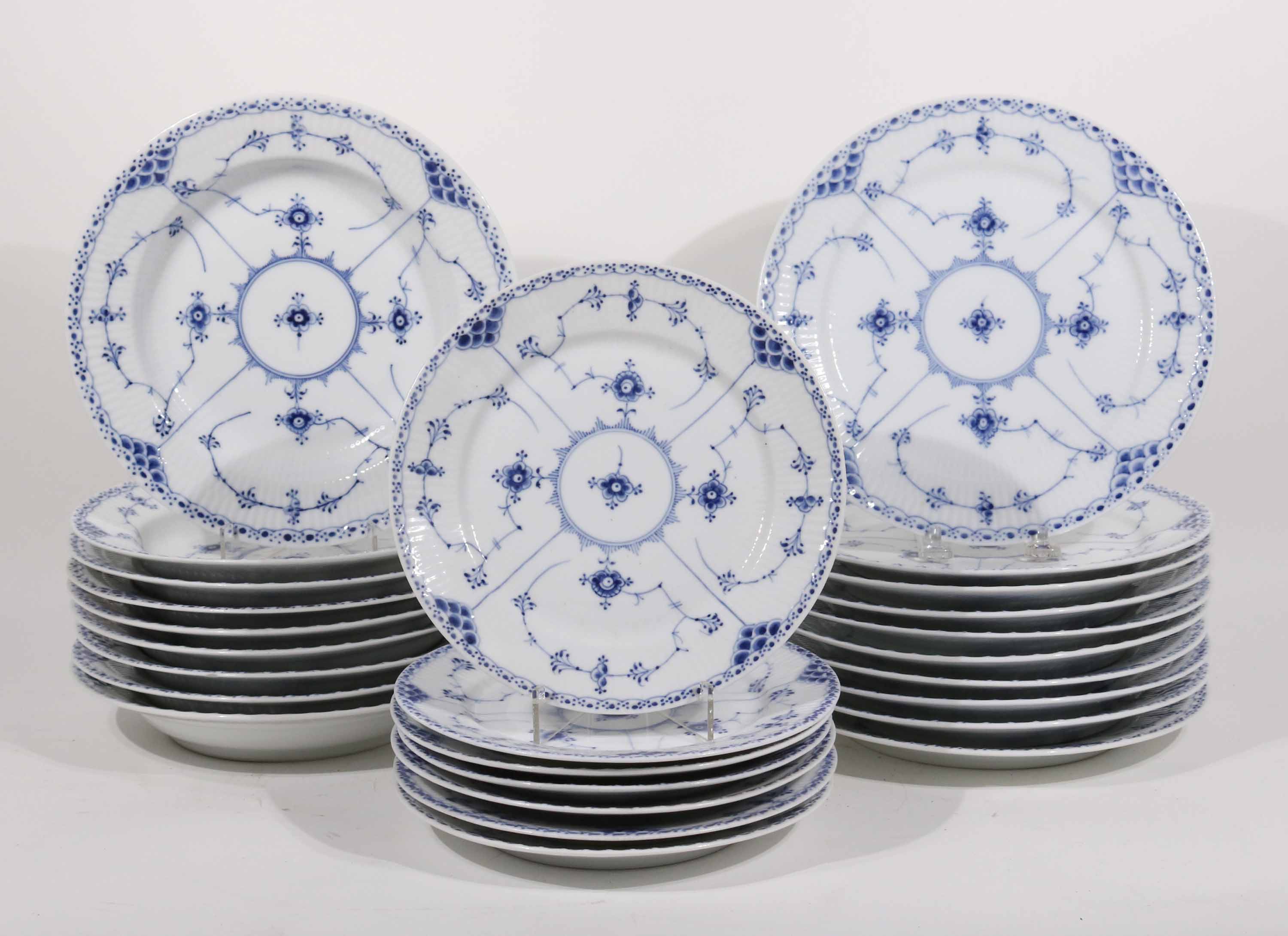 Lot Detail - Royal Copenhagen Blue Fluted Half Lace Dinnerware