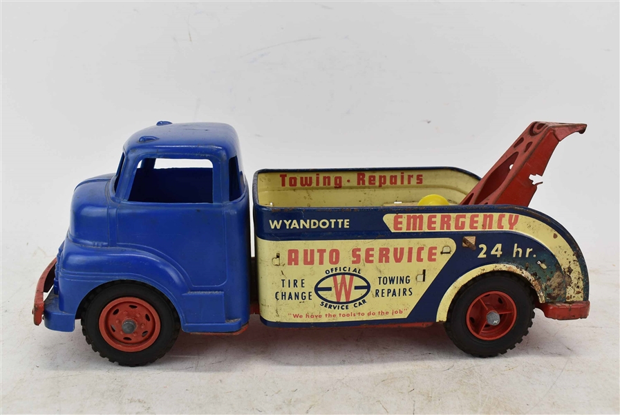 Wyandotte Auto Service Tow Truck