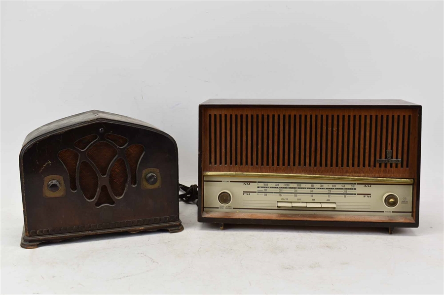 Vintage Emerson Wood Tube Radio