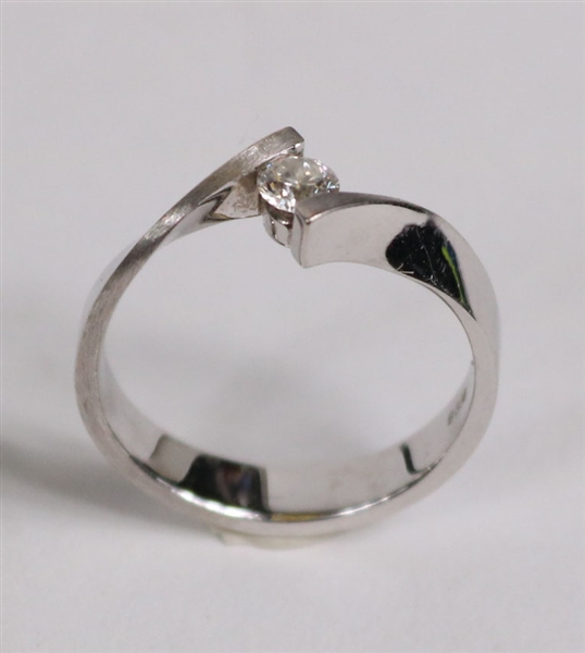 Brilliant Cut Diamond Promise Ring