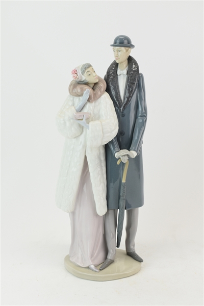 Lladro Dressy Couple Fur Coat Hat Gloves Umbrella